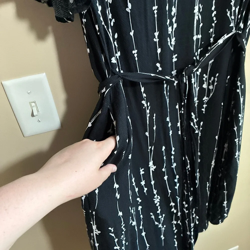 A New Day Floral Flutter Sleeve Dress L Black Womens Rayon V-Neck Tie Waist